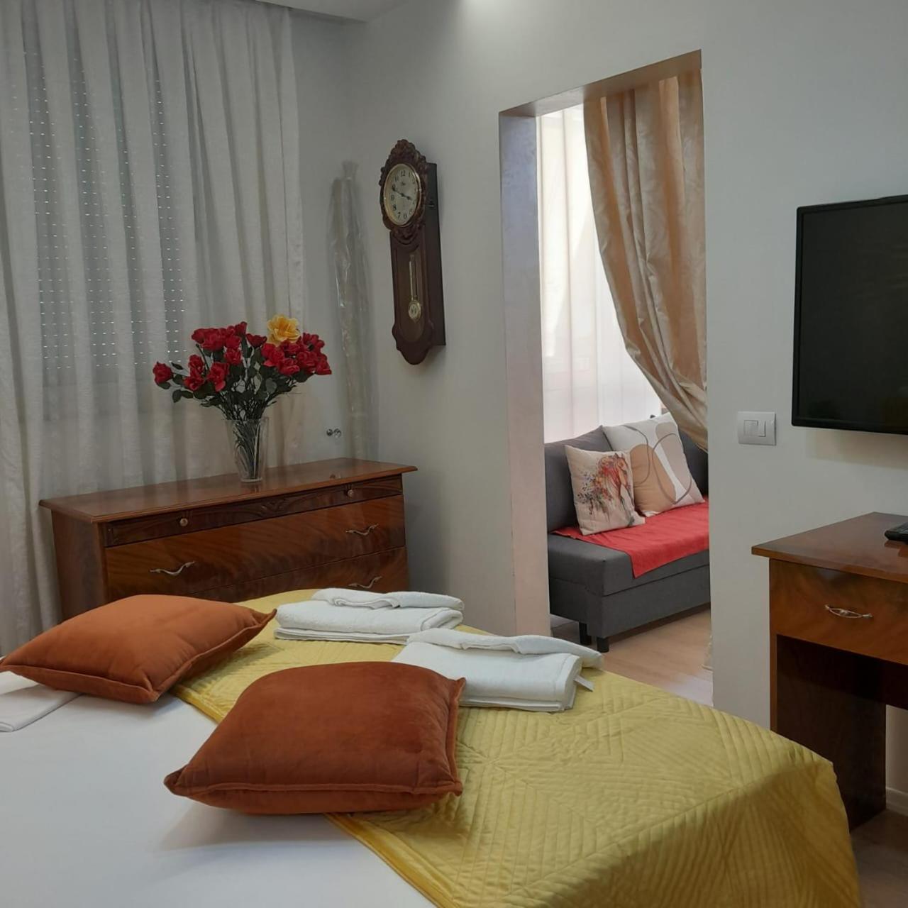 Bani'S Cozy Lovely Apt 티라나 외부 사진
